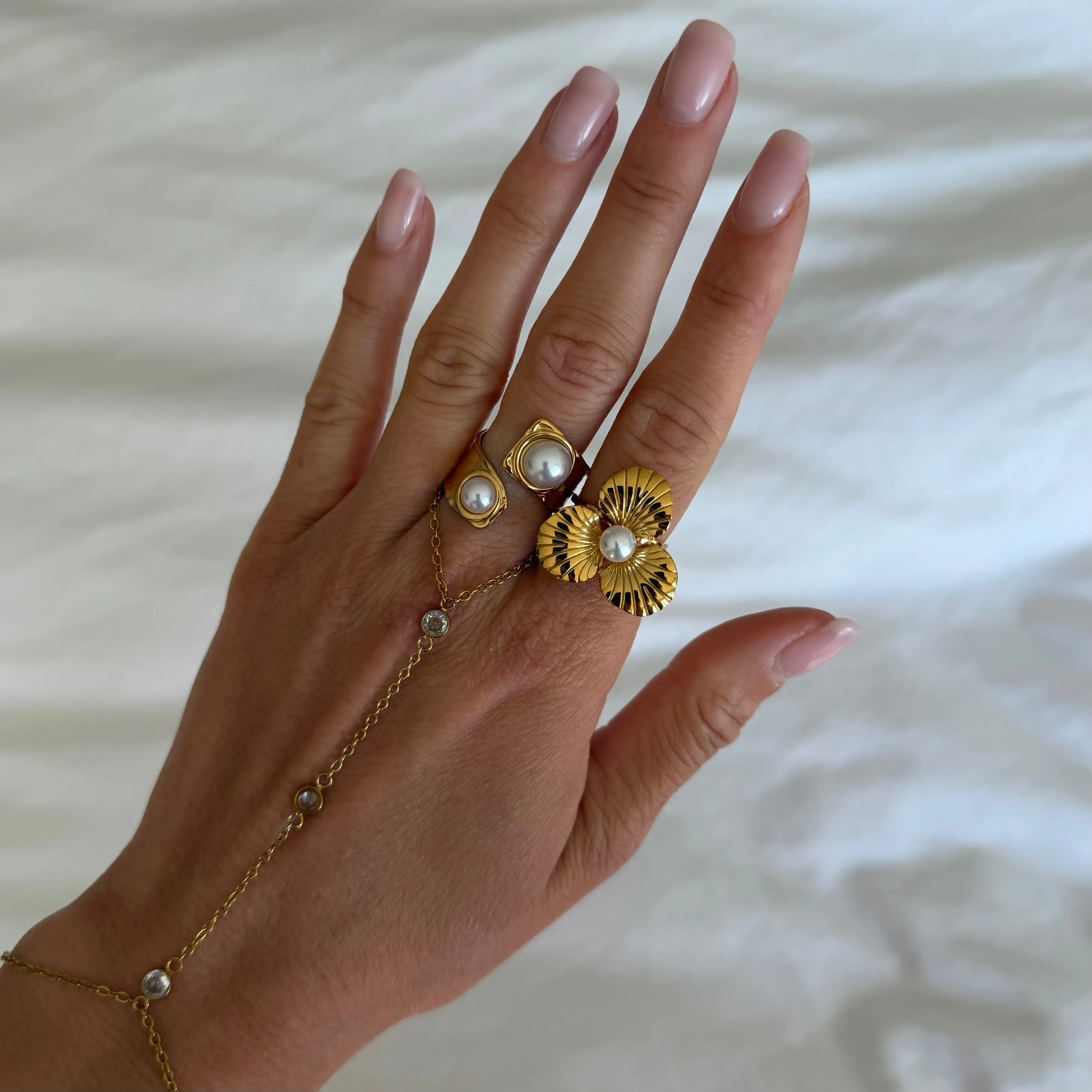 Flirty Bloom Ring sold by Evry Jewels product image thumbnail 2