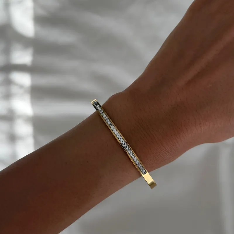 It-Girl Status Tennis Bangle made by Evry Jewels
