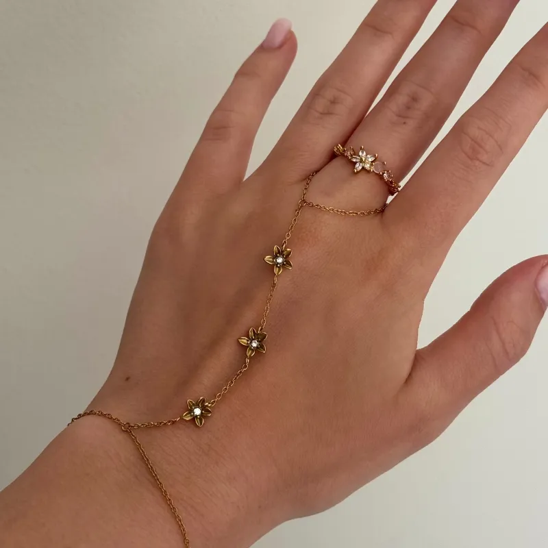 Summer Babe Hand Chain made by Evry Jewels