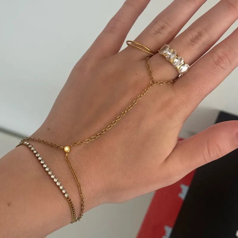 Dahlia Hand Chain made by Evry Jewels