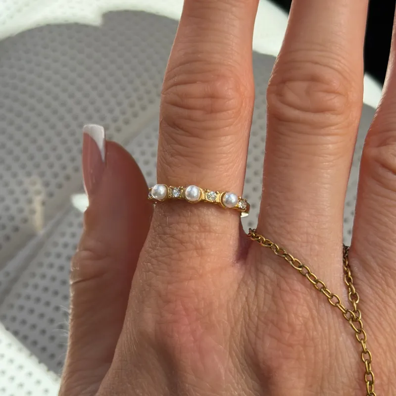 Pearly Bling Ring made by Evry Jewels