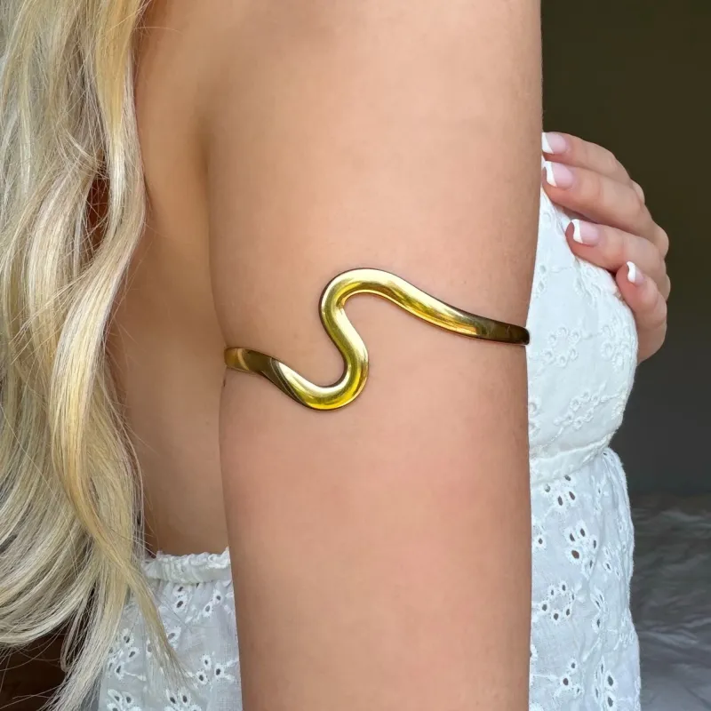 Icon Edge Arm Cuff Gold made by Evry Jewels