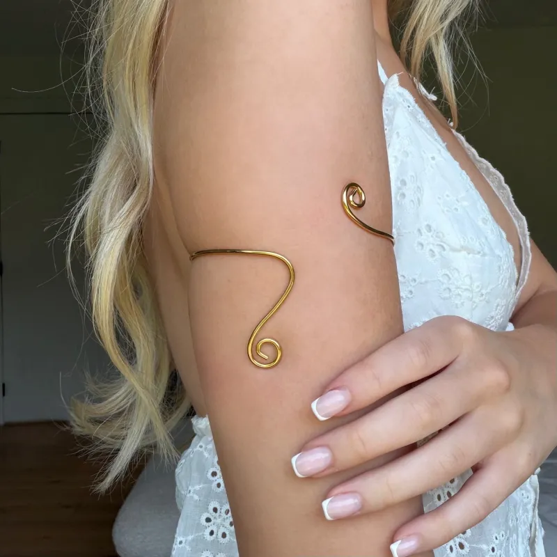 Spiral Glow Arm Cuff Gold made by Evry Jewels