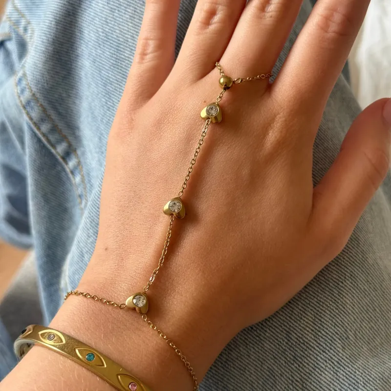 Mini Love Hand Chain made by Evry Jewels