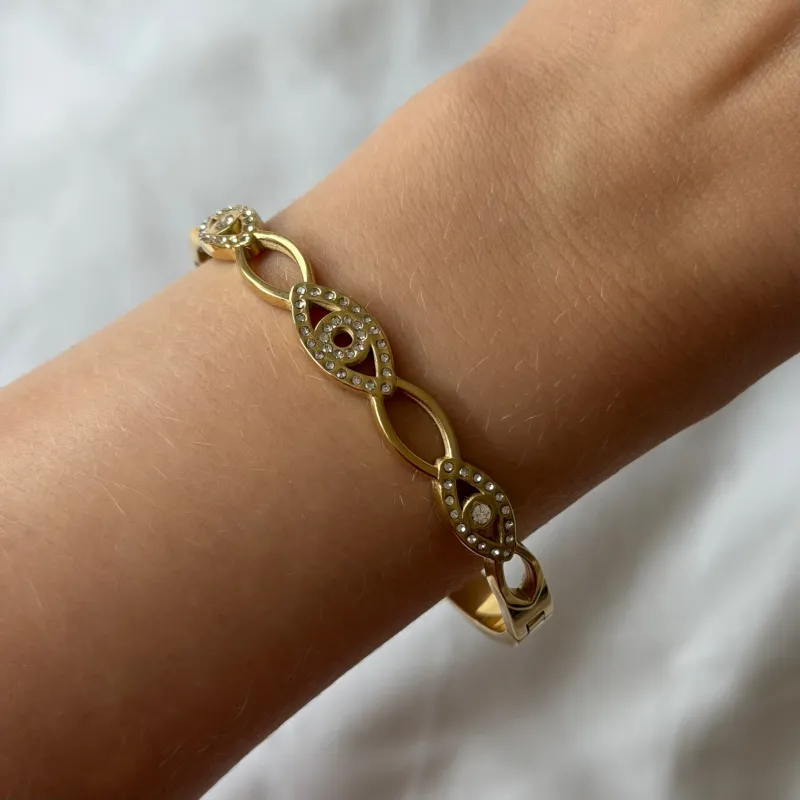 Golden Link Bangle made by Evry Jewels