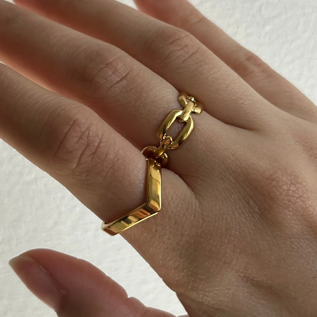 Allure Ring sold by Evry Jewels product image thumbnail 2