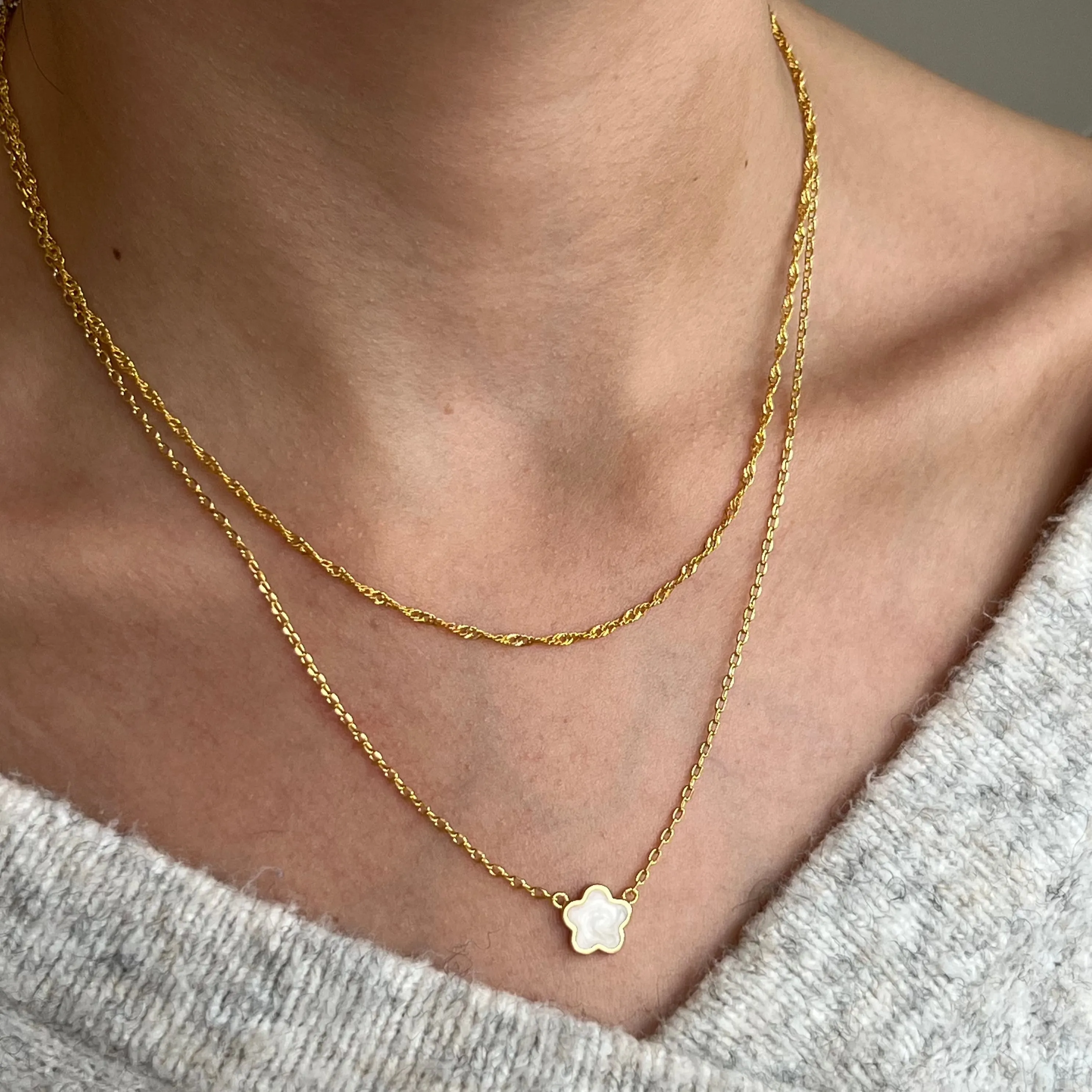 Lucky Flower Necklace sold by Evry Jewels product image thumbnail 2