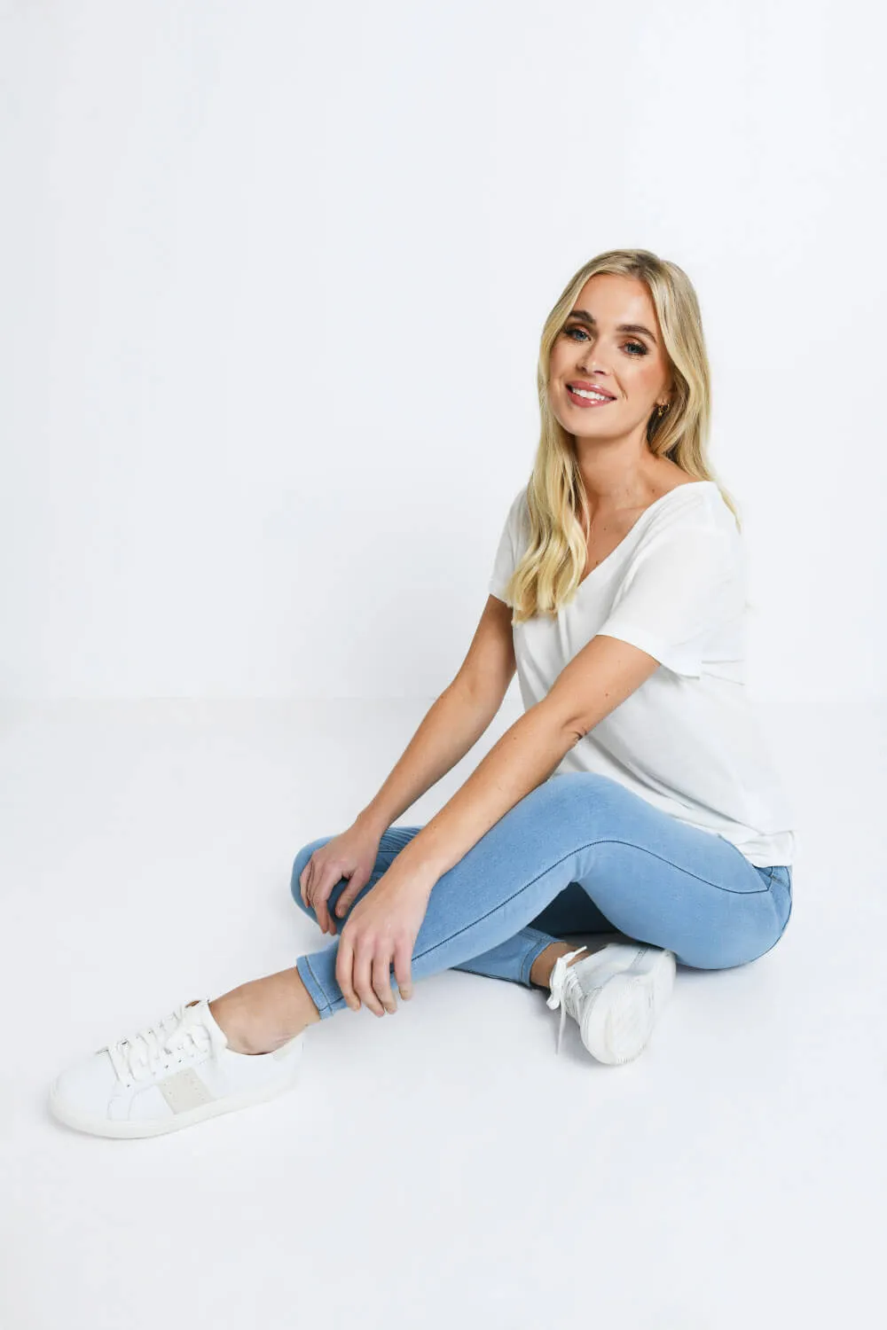 Curve Ankle Grazer Jeggings - Light Blue sold by LOVALL product image thumbnail 5
