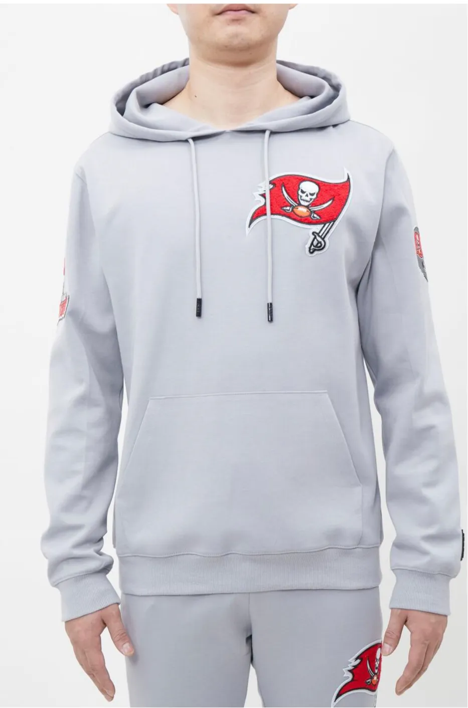 Men’s Pro Standard Sports Tampa Bay Buccaneers 2 Piece Sweat Suit Set sold by Unleashed Streetwear product image thumbnail 4