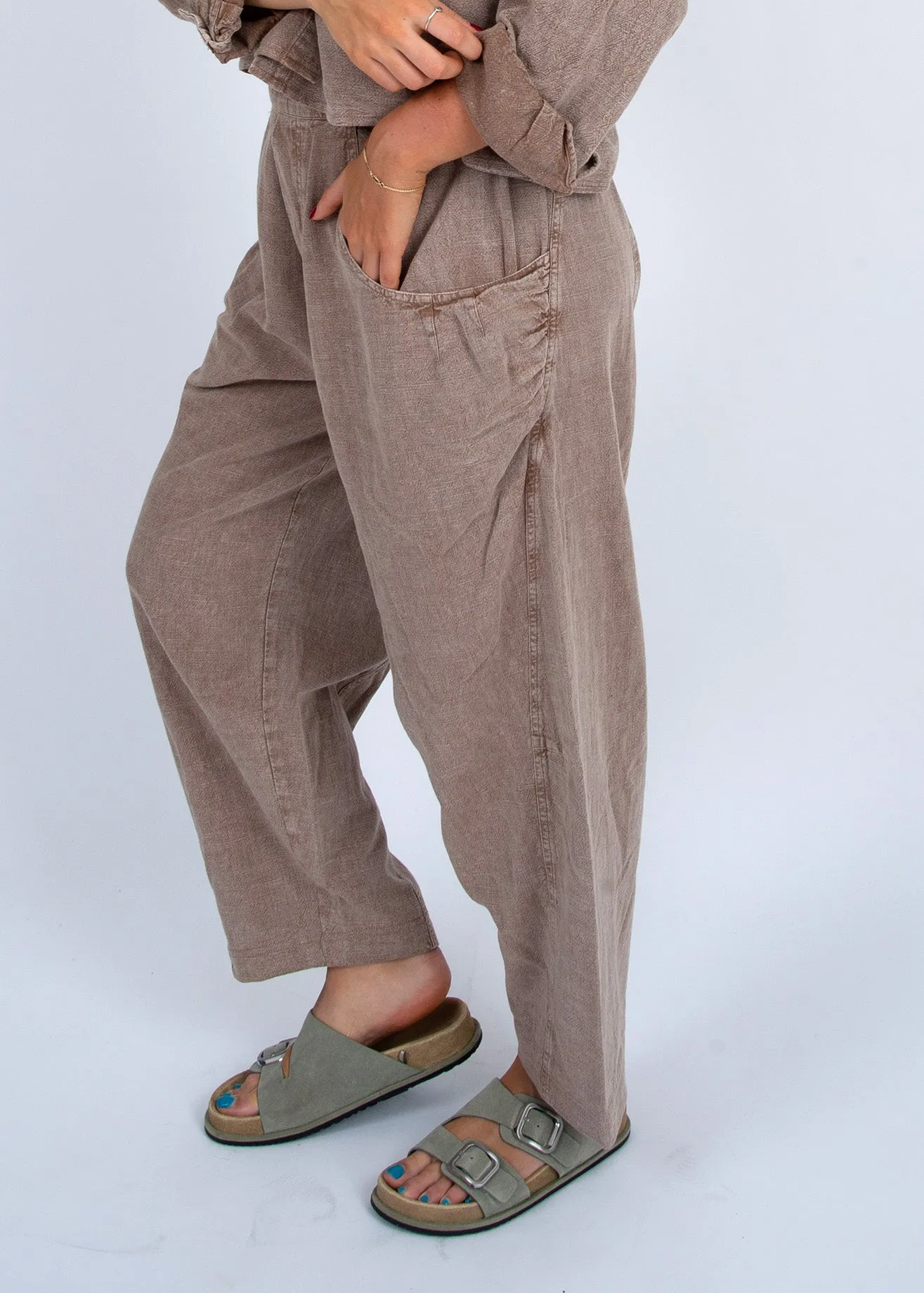 Almafi Barrel Pant- Rd Style sold by Uforia Muse product image thumbnail 3