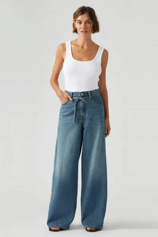 XL Straight Jean-Levi's sold by Uforia Muse