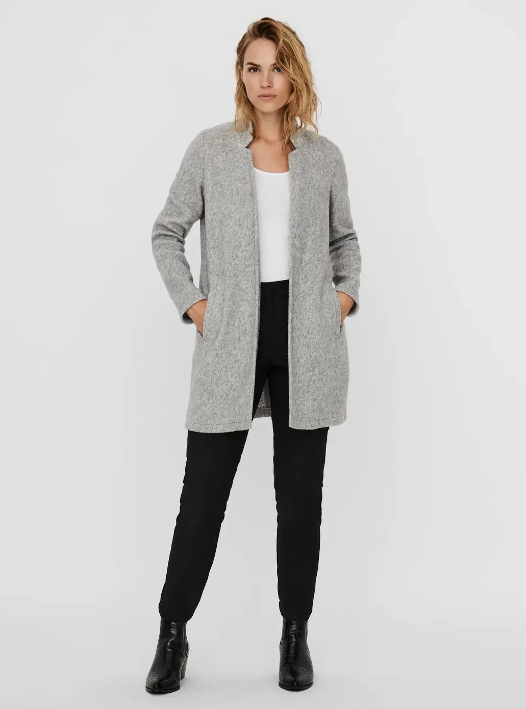 Katrine Blazer-Vero Moda sold by Uforia Muse product image thumbnail 3