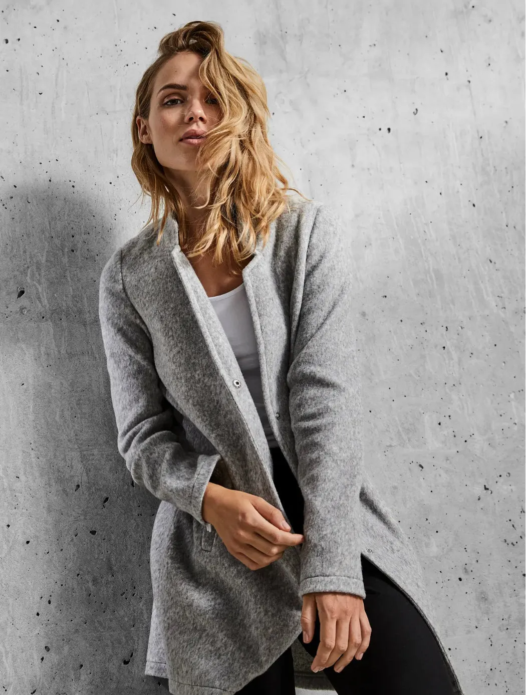 Katrine Blazer-Vero Moda sold by Uforia Muse product image thumbnail 2