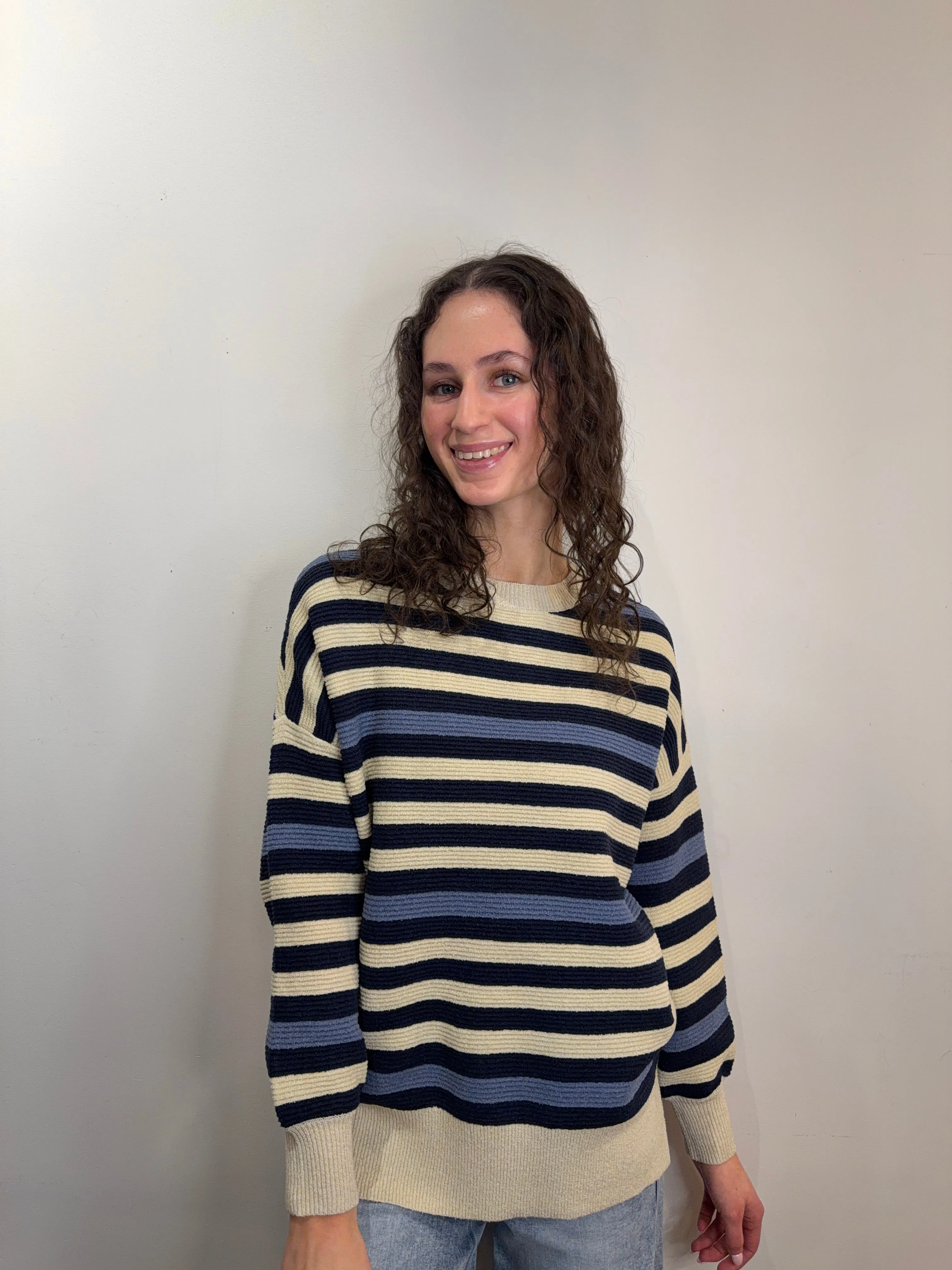 Heida Pullover-RD Style sold by Uforia Muse product image thumbnail 2