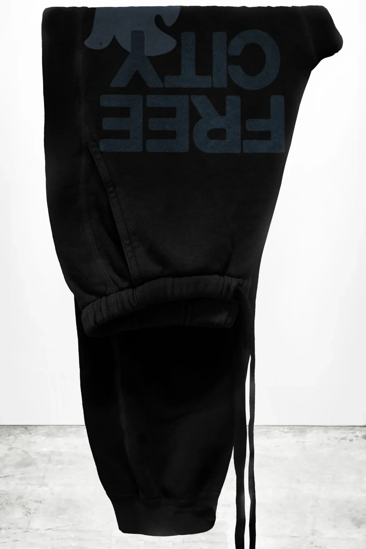 FREECITY Superfluff Pocket Lux Sweatpant - Moonshadow sold by Soleil Blue