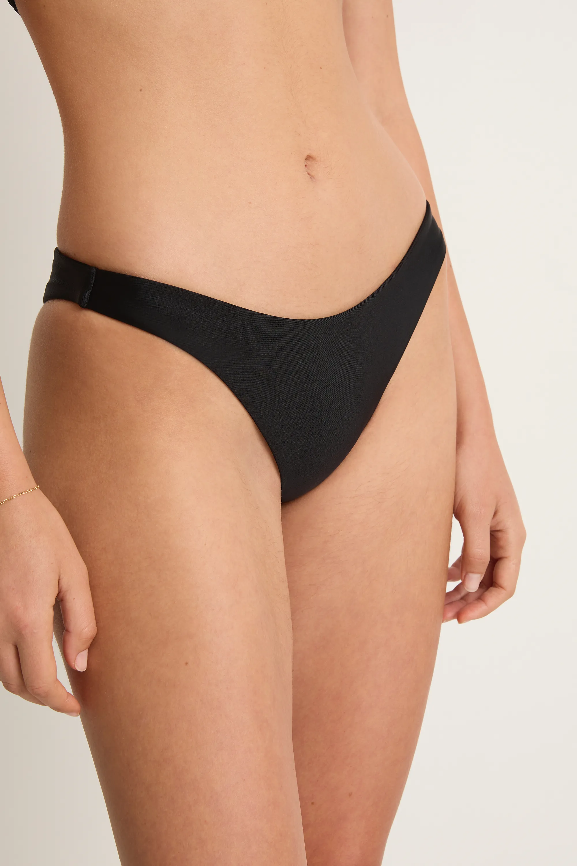 Mikoh Papara Bottom - Noir sold by Soleil Blue