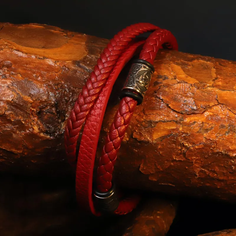 Pulsera Domo · Pulsera de cuero rojo sold by Barlovento de Biar