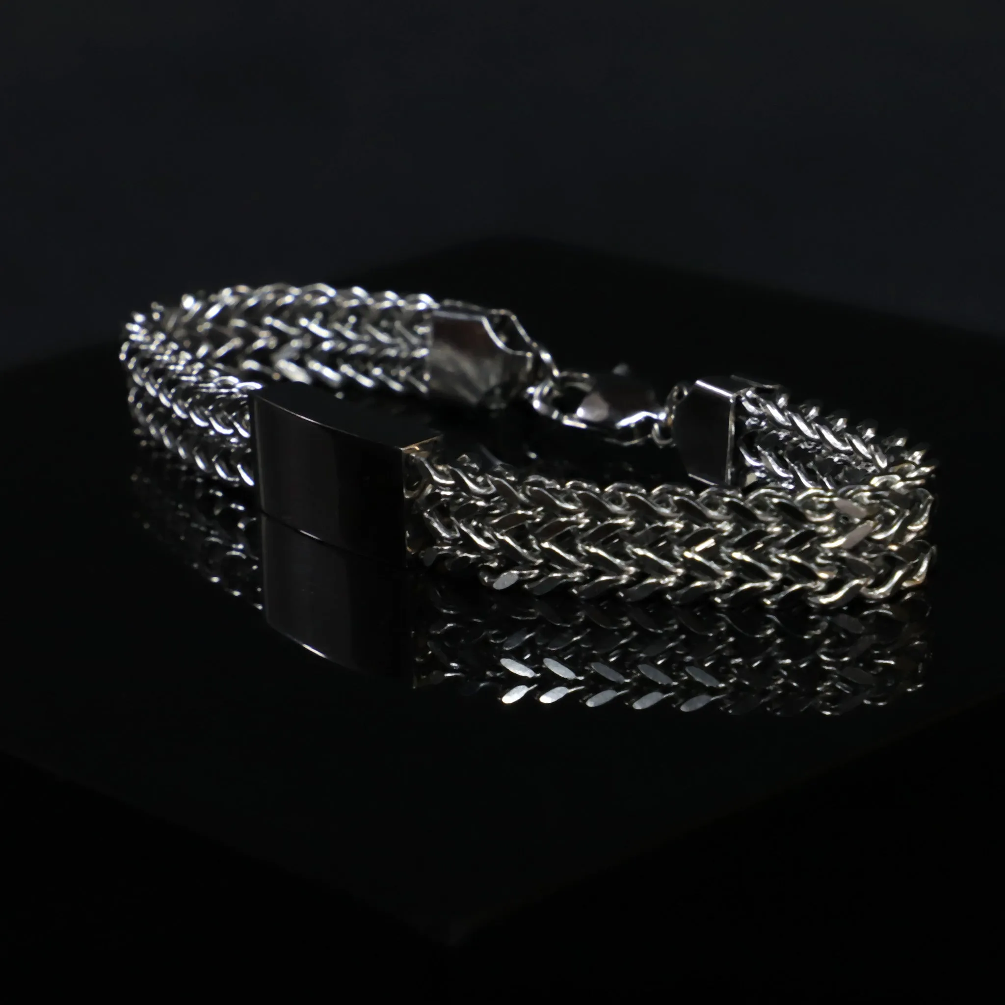 Pulsera Kula · Pulsera trenzada de acero inoxidable sold by Barlovento de Biar