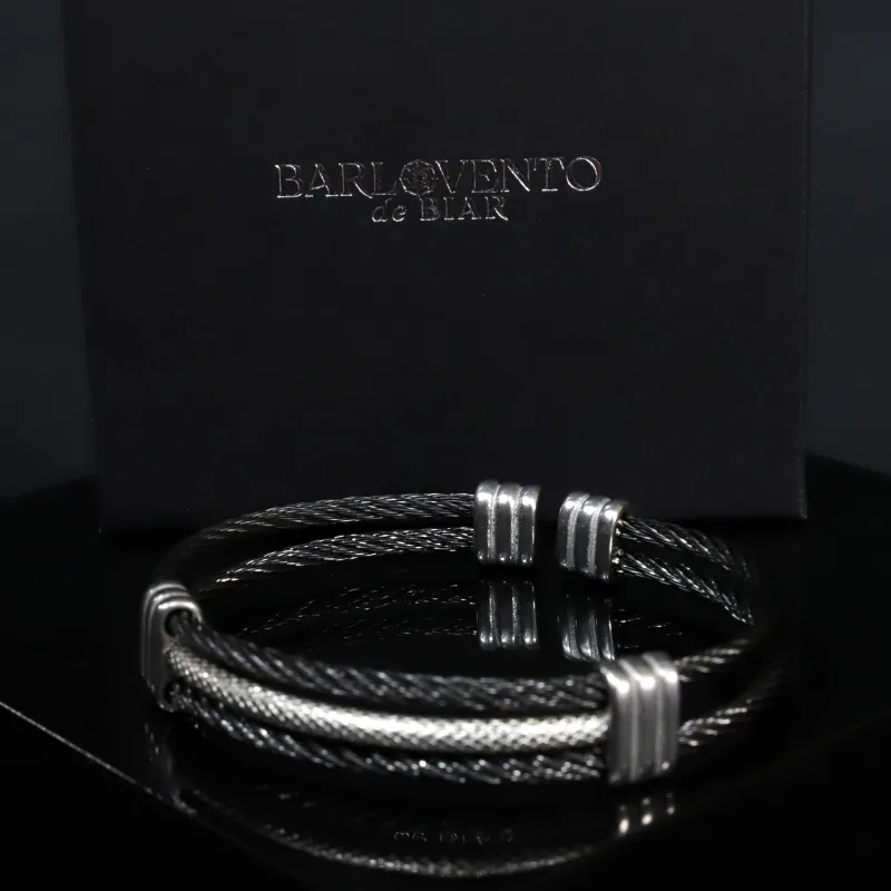 Pulsera Leptus · Pulsera rígida abierta en color negro y plata sold by Barlovento de Biar