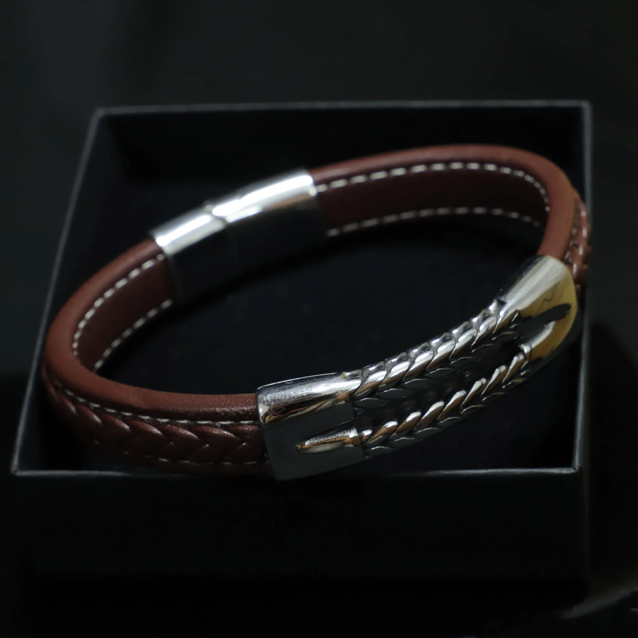 Pulsera Magalle · Pulsera de cuero marrón con cierre sold by Barlovento de Biar product image thumbnail 5