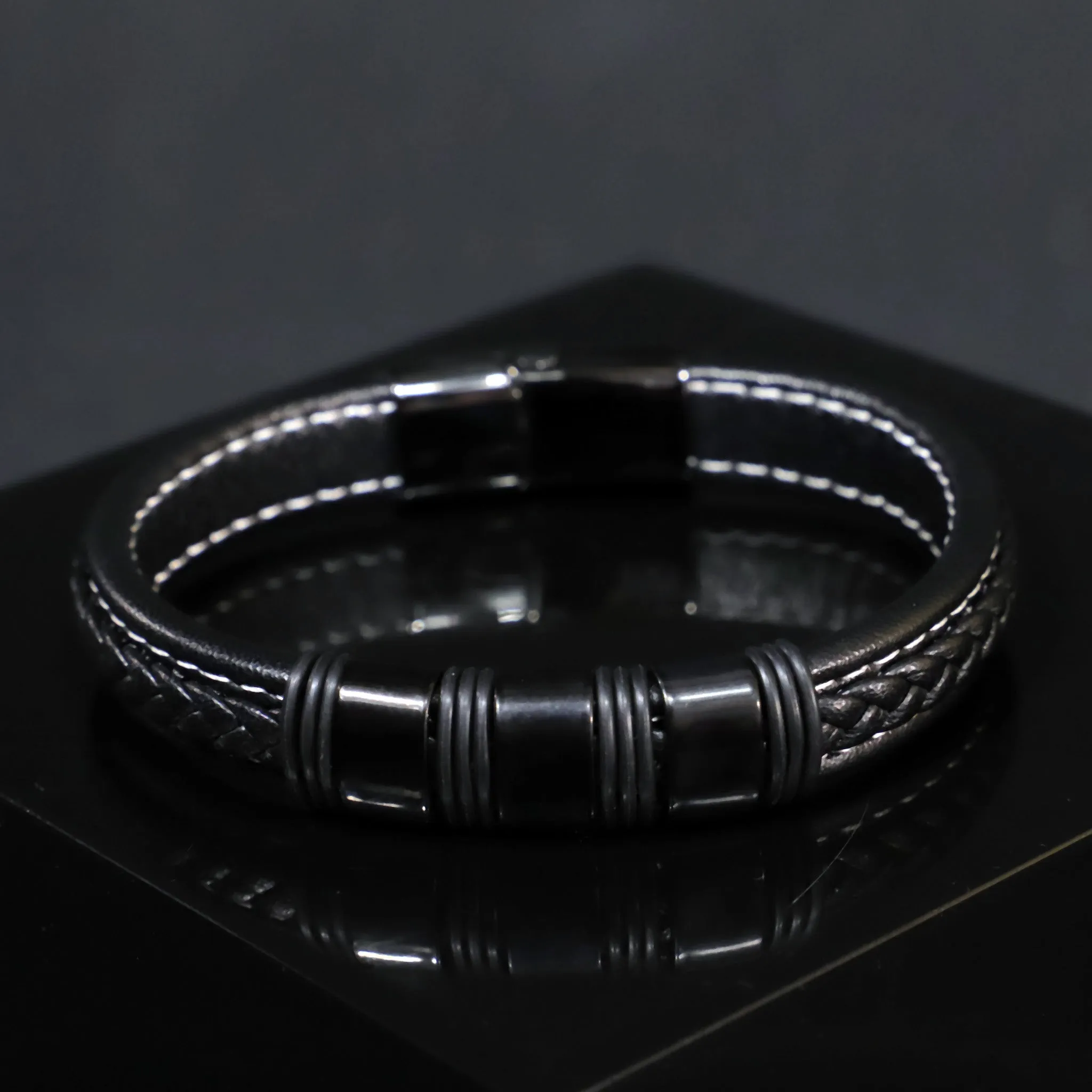 Pulsera Betel · Pulsera de cuero sold by Barlovento de Biar