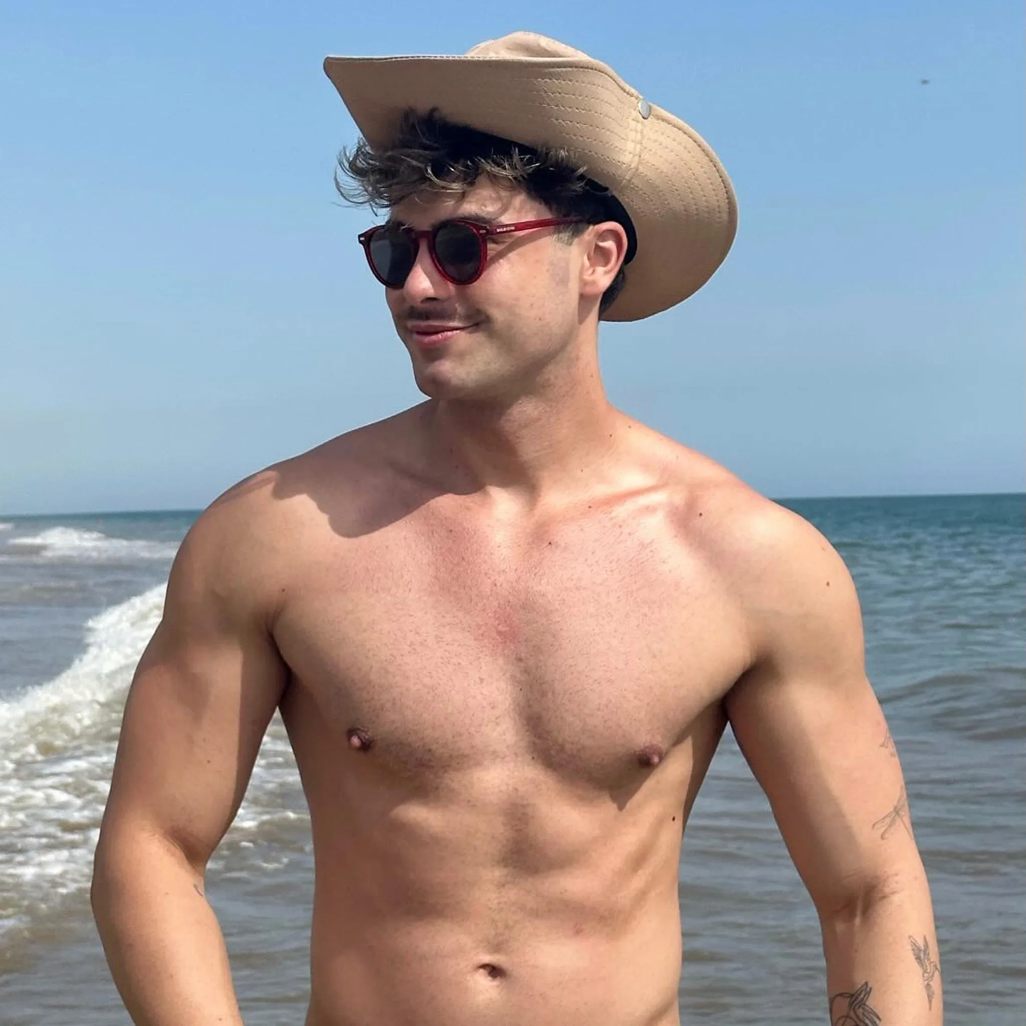 Saladeta · gafas de sol redondas de cristal rojo sold by Barlovento de Biar product image thumbnail 2