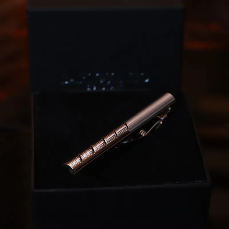 Colibrí · pasador de corbata brillante y mate sold by Barlovento de Biar