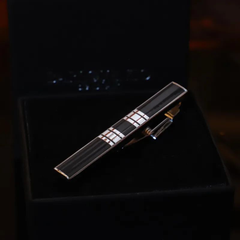 Cisne · pasador de corbata color negro y plata sold by Barlovento de Biar