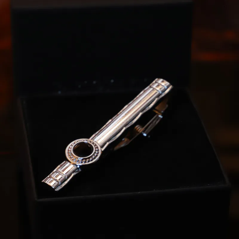 Cuervo · pasador de corbata con diamante simulado negro sold by Barlovento de Biar