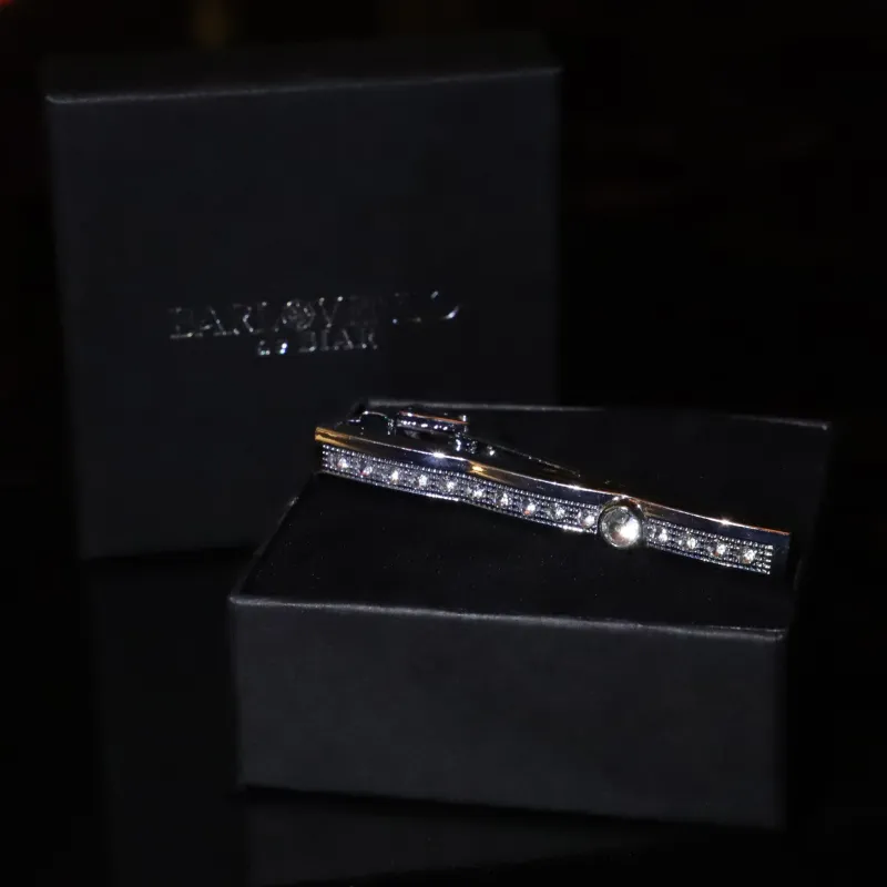 Águila · pasador de corbata con diamantes sintéticos sold by Barlovento de Biar