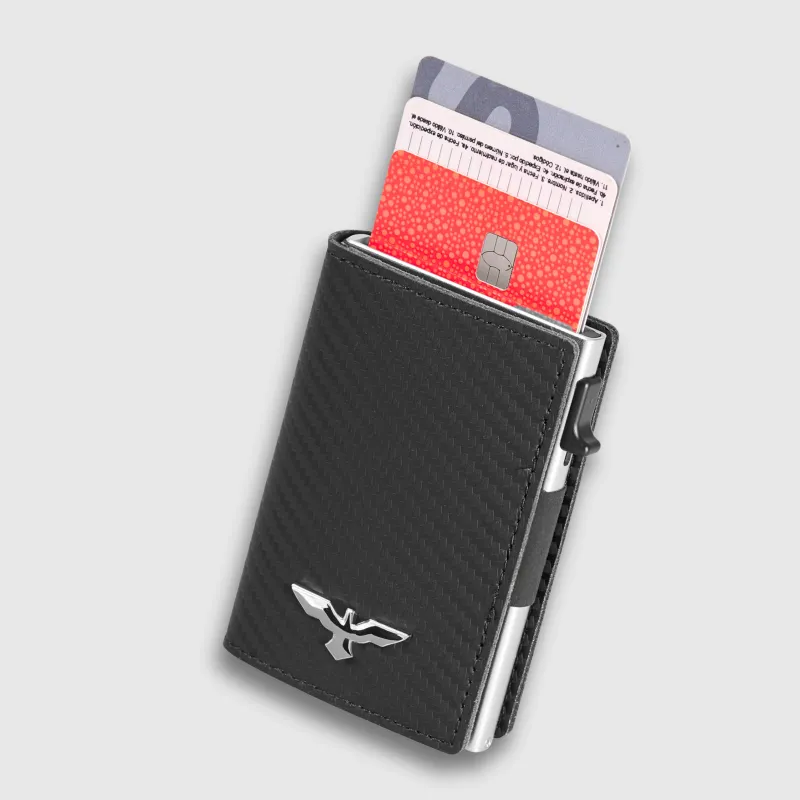 Lucerne · Tarjetero minimalista de fibra de carbono ·  Caja de aluminio y sistema pop-up sold by Barlovento de Biar