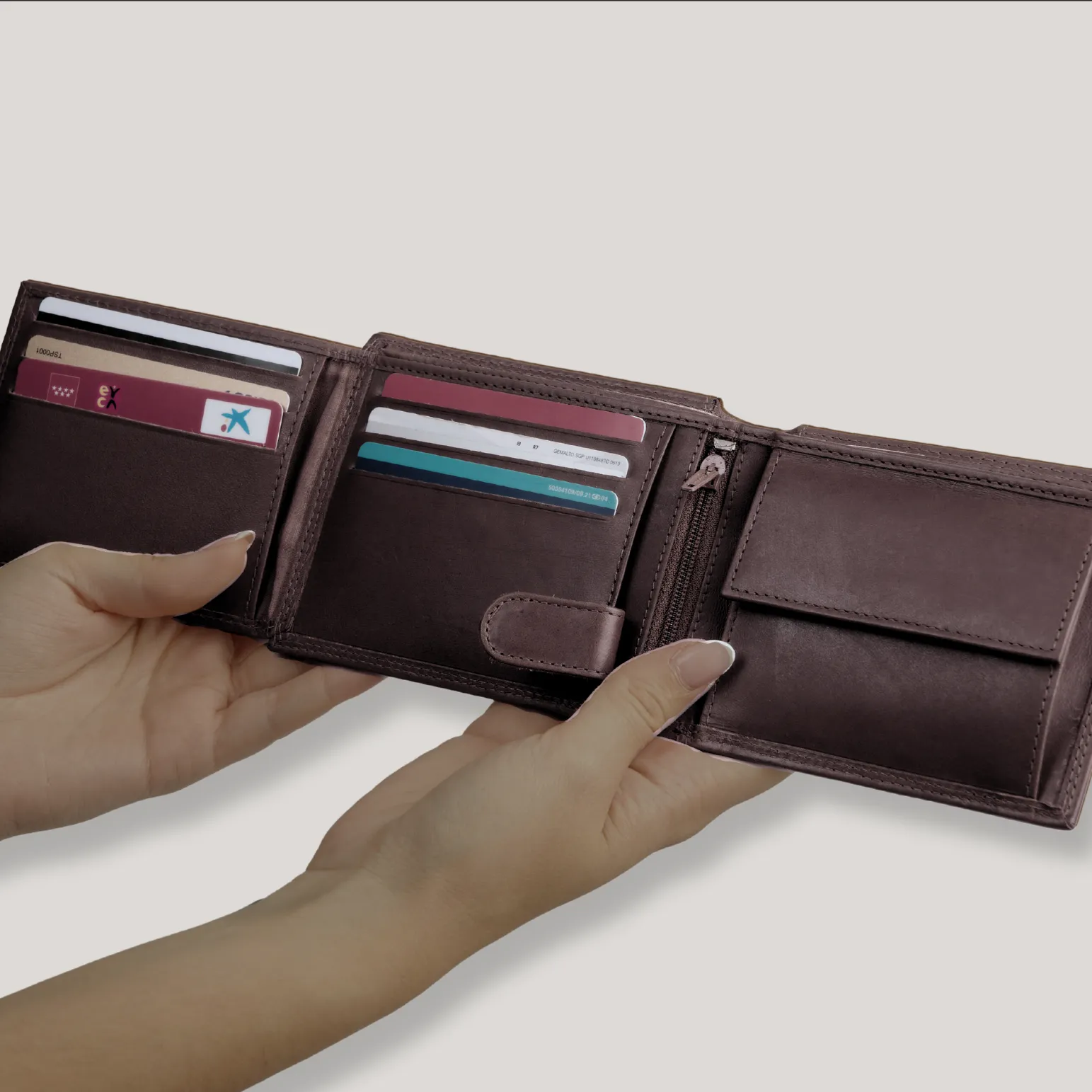 Geneva · Billetera clásica de cuero auténtico café, compacta sold by Barlovento de Biar product image thumbnail 4