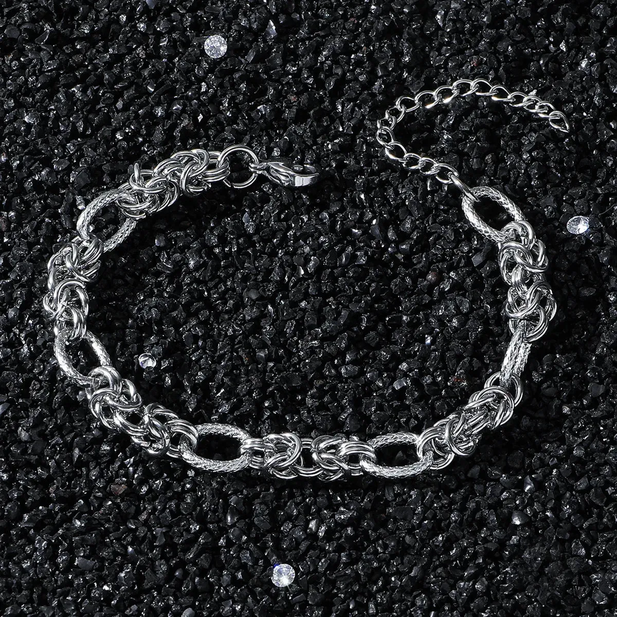 Pulsera Ofiuco · Pulsera de titanio expandible con patrón geométrico sold by Barlovento de Biar product image thumbnail 2