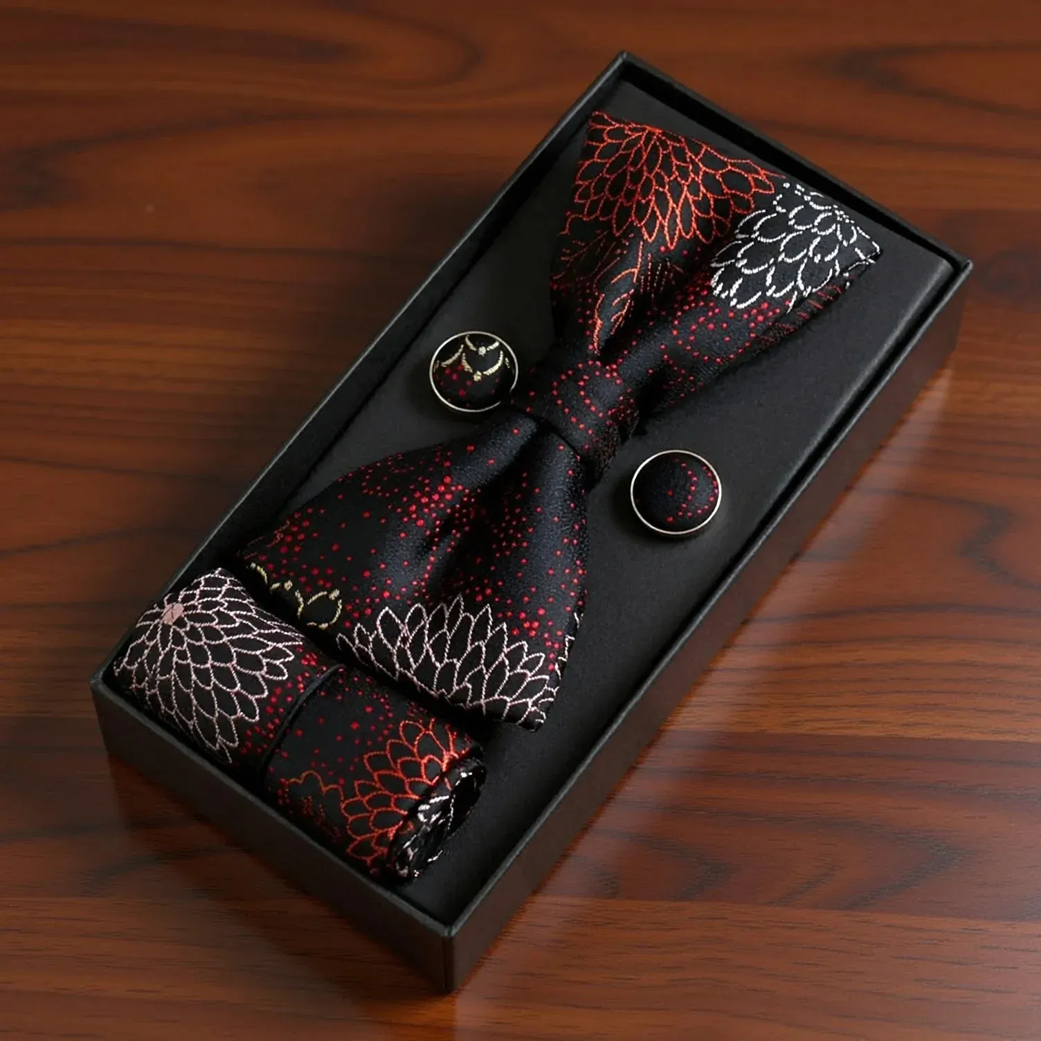 Fénix · conjunto de pajarita negra y roja con flores de plumas sold by Barlovento de Biar