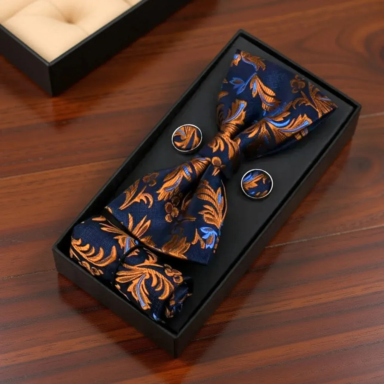 Austin · conjunto de pajarita azul y naranja sold by Barlovento de Biar