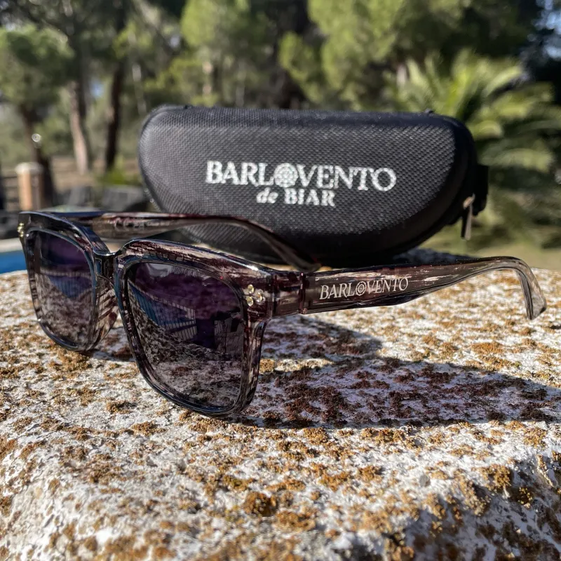 Saona · gafas de sol de color gris cristal con lentes grises made by Barlovento de Biar