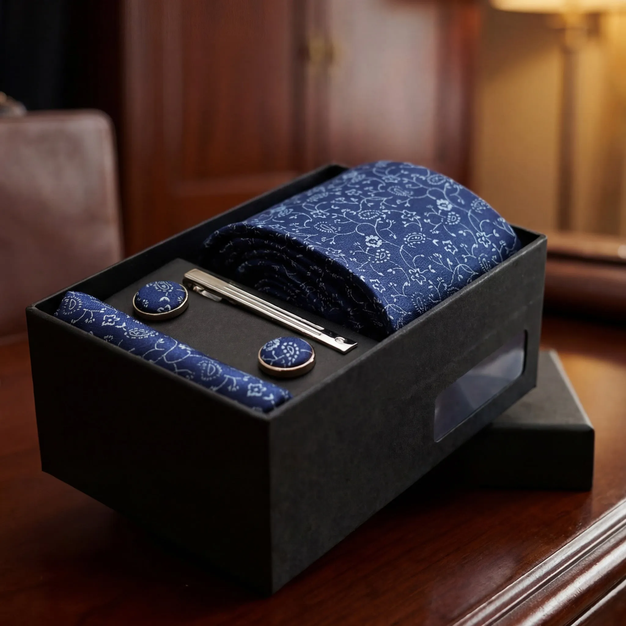 Gypsophilas · conjunto de corbata floral azul con pañuelo de bolsillo, gemelos y pasador de corbata sold by Barlovento de Biar product image thumbnail 3