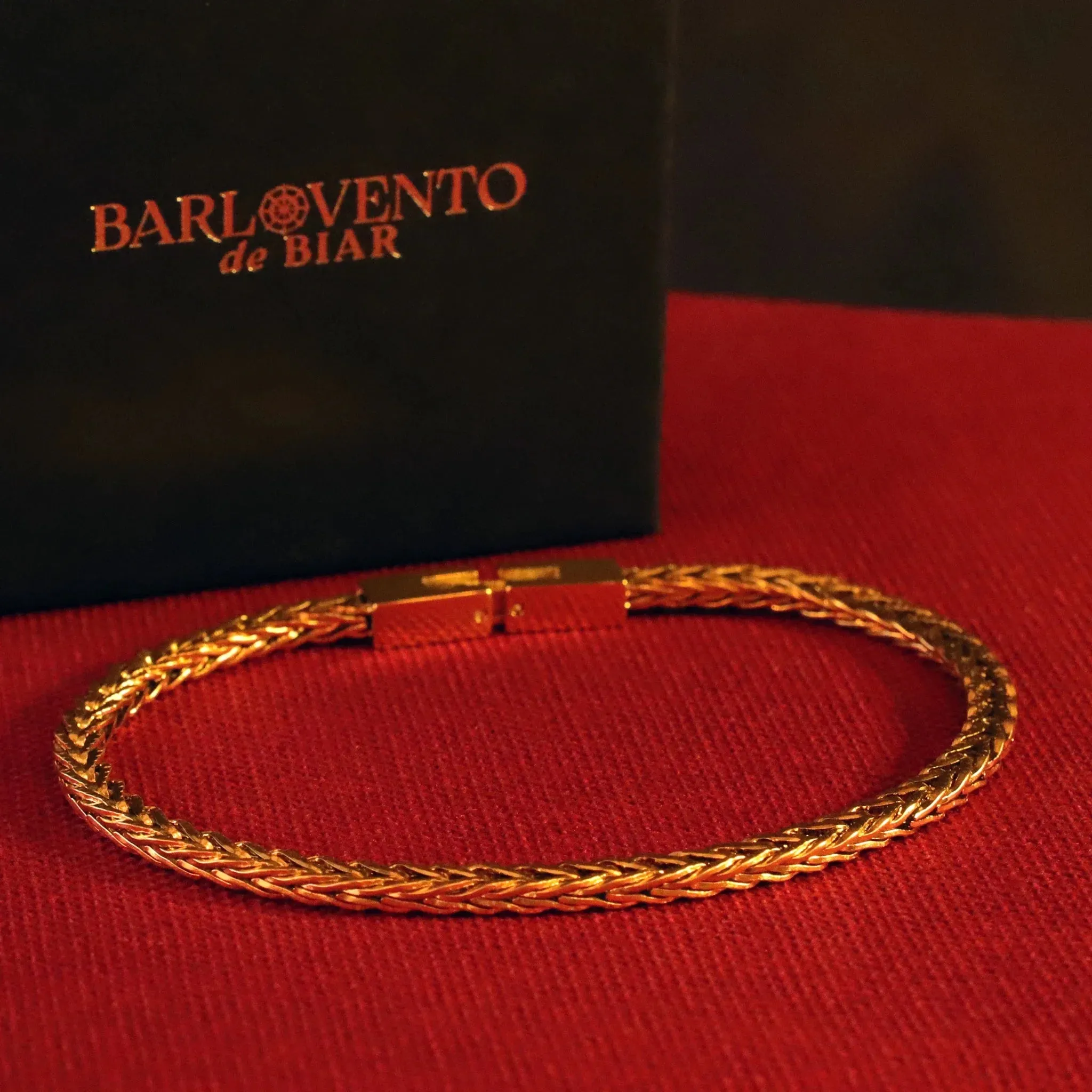 Pulsera Thalassa · Pulsera cadena rígida, chapada en oro sold by Barlovento de Biar