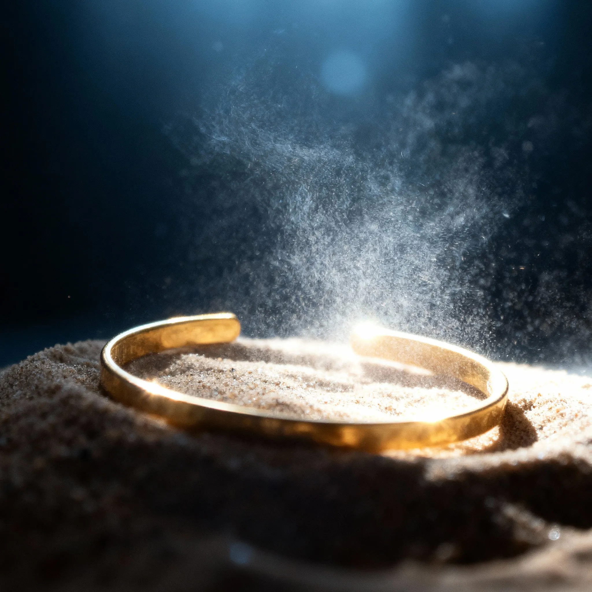 Pulsera Maia Dorada · Pulsera estilo clásico de acero inoxidable sold by Barlovento de Biar