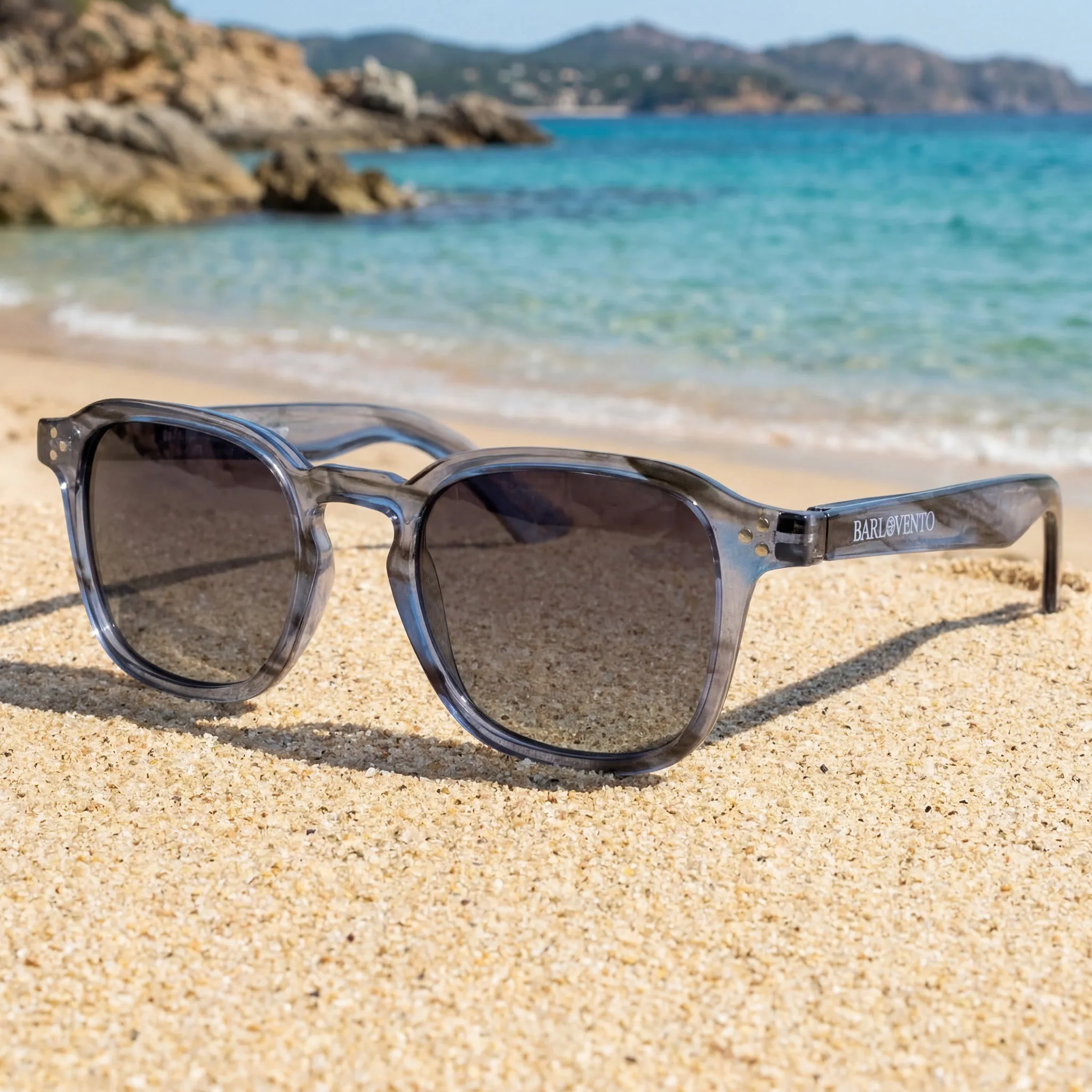 Silencio · gafas de sol redondas de cristal oscuro sold by Barlovento de Biar