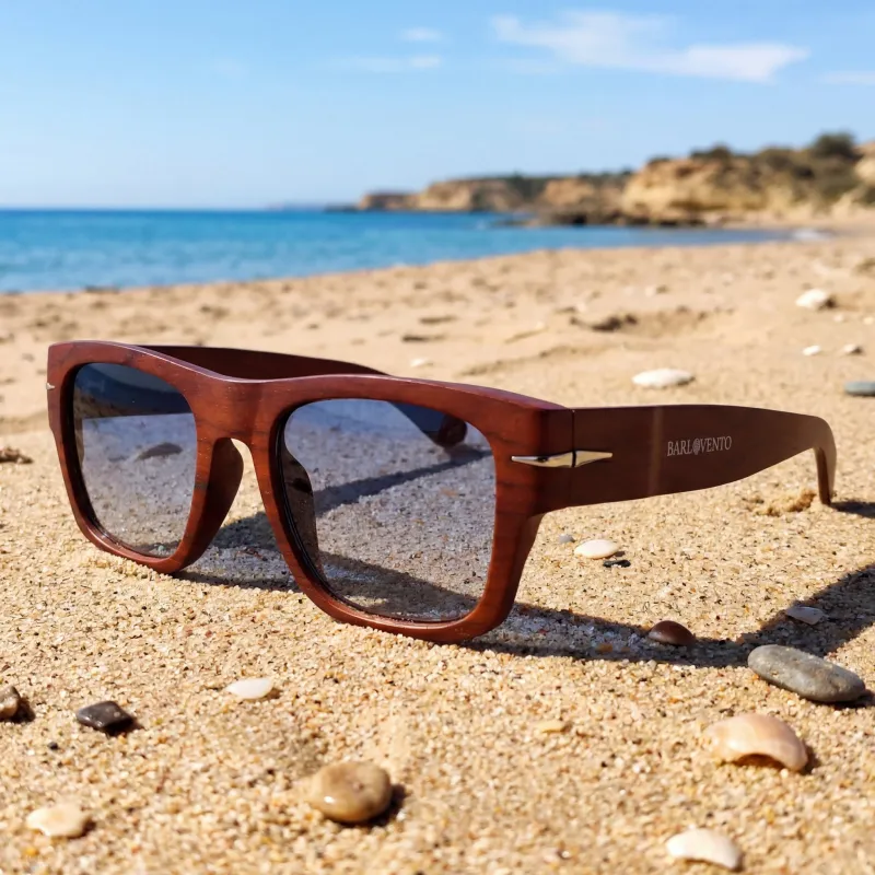 Pechón · gafas de sol cuadradas con vetas de madera y lentes azules made by Barlovento de Biar