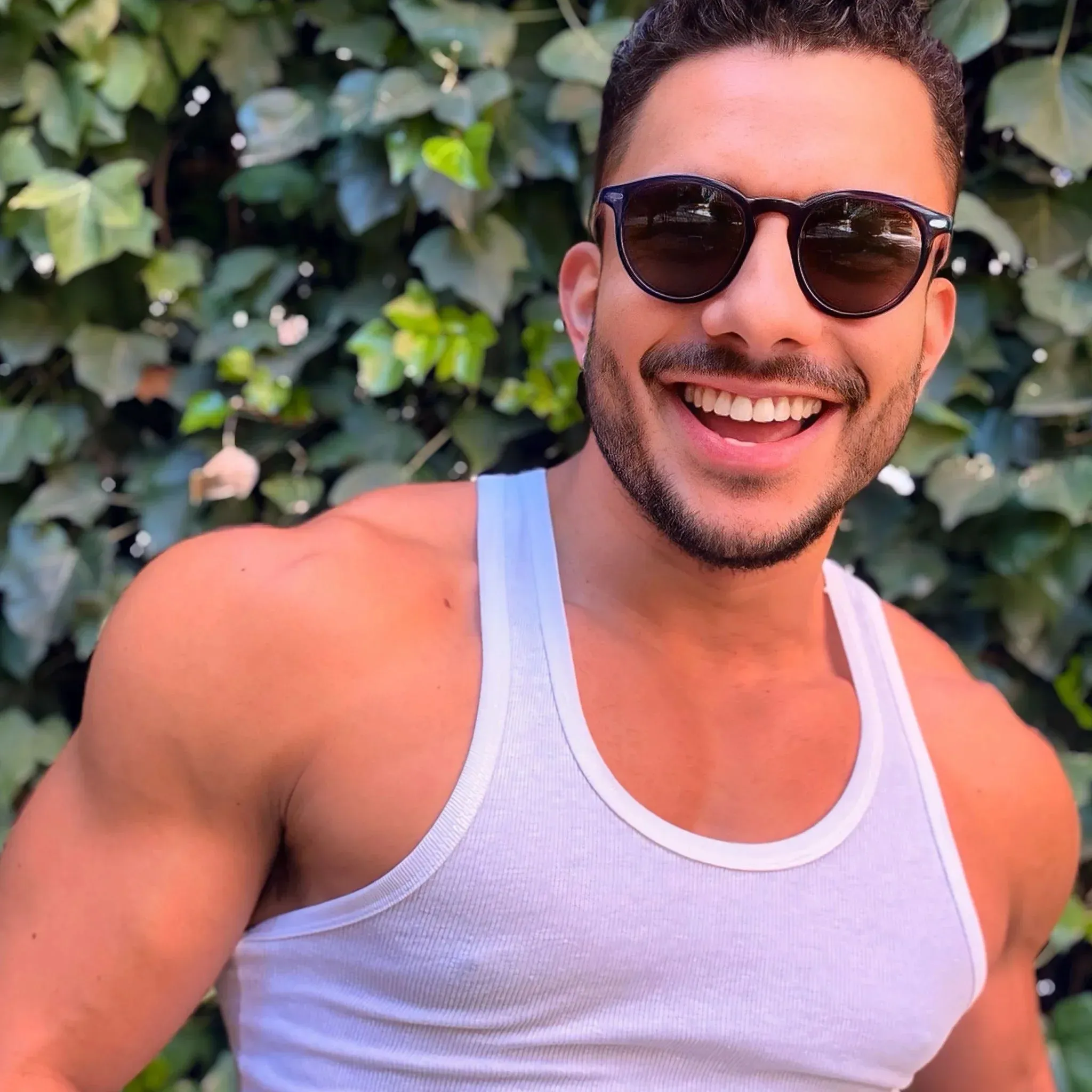 Begur · gafas de sol redondas moradas sold by Barlovento de Biar product image thumbnail 3