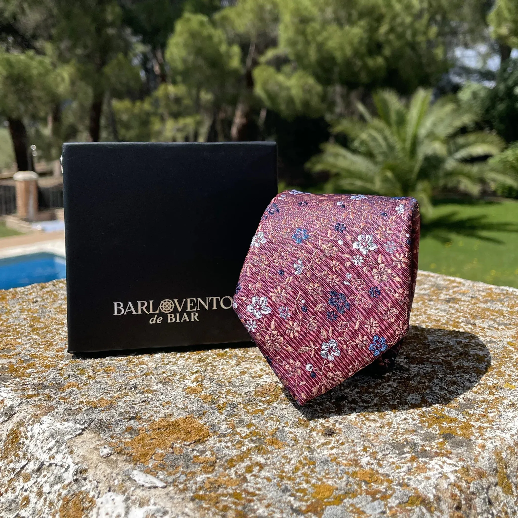 Auvergne · corbata floral de color rojo intenso sold by Barlovento de Biar product image thumbnail 5