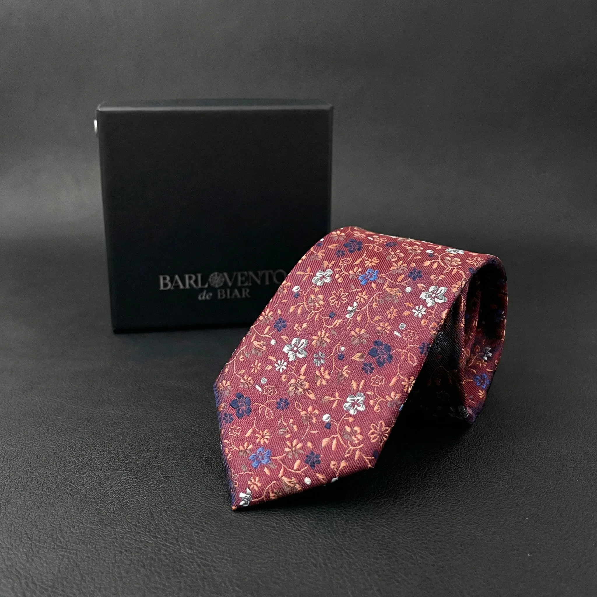 Auvergne · corbata floral de color rojo intenso sold by Barlovento de Biar product image thumbnail 3