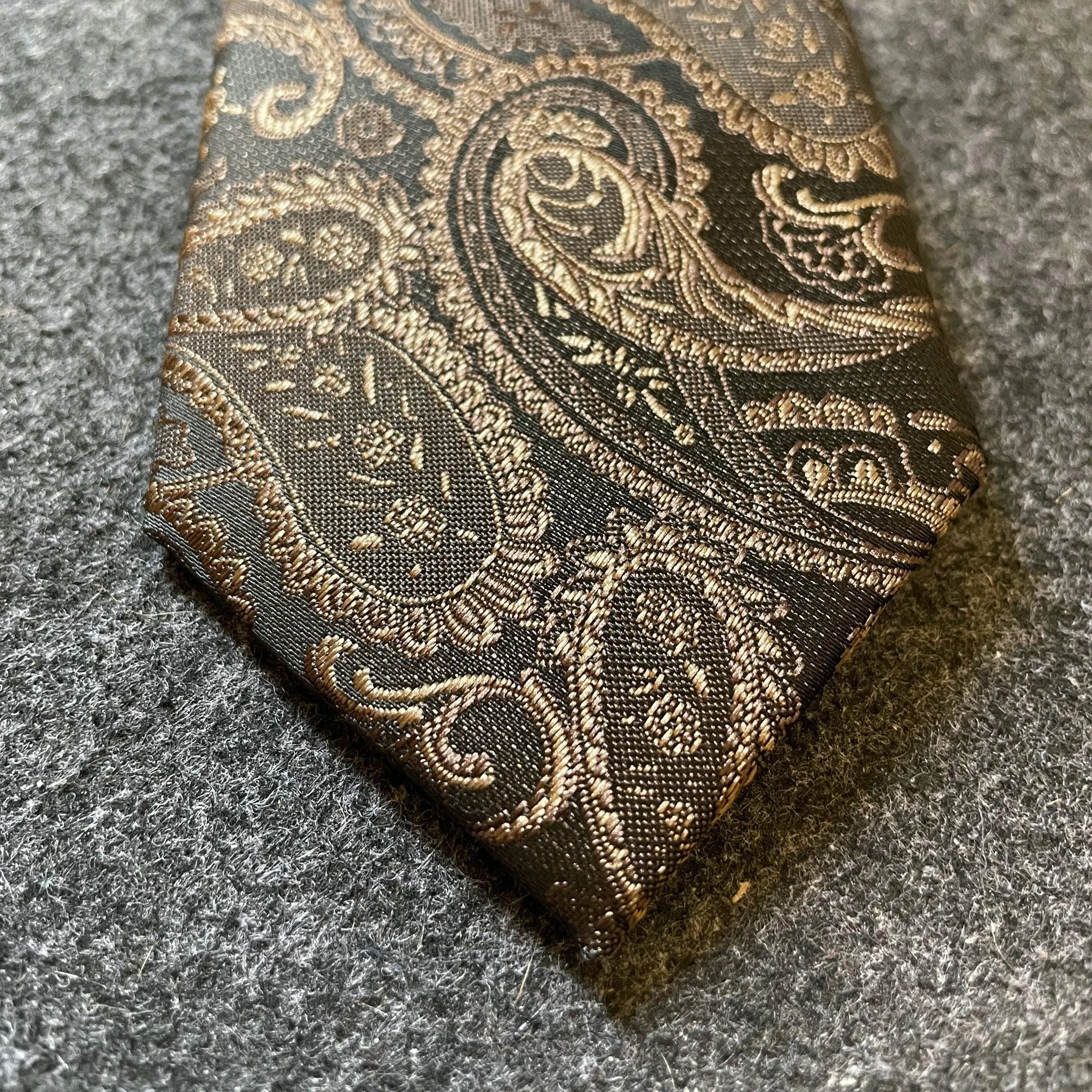 Limousin · corbata con estampado paisley marrón sold by Barlovento de Biar product image thumbnail 2