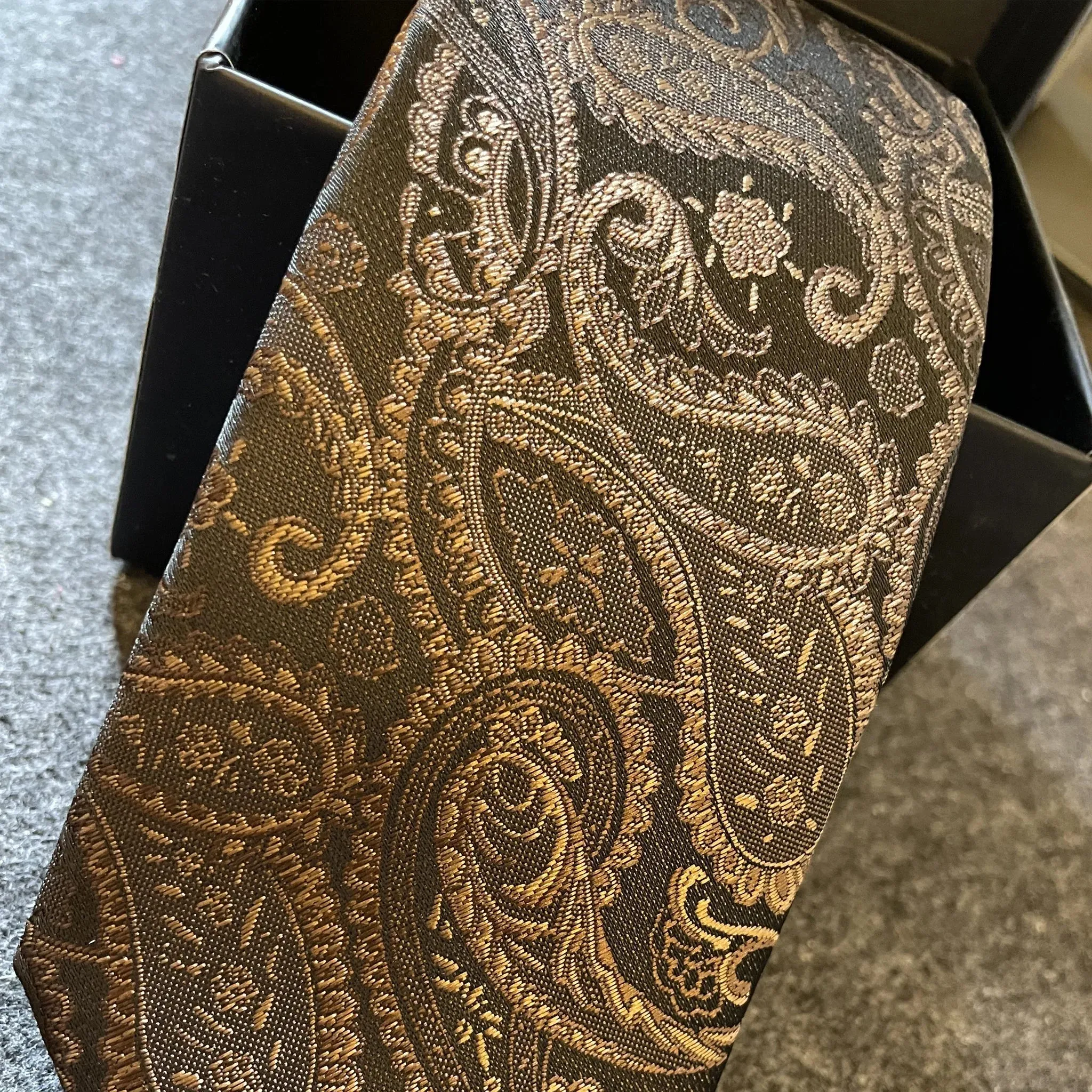 Limousin · corbata con estampado paisley marrón sold by Barlovento de Biar product image thumbnail 4