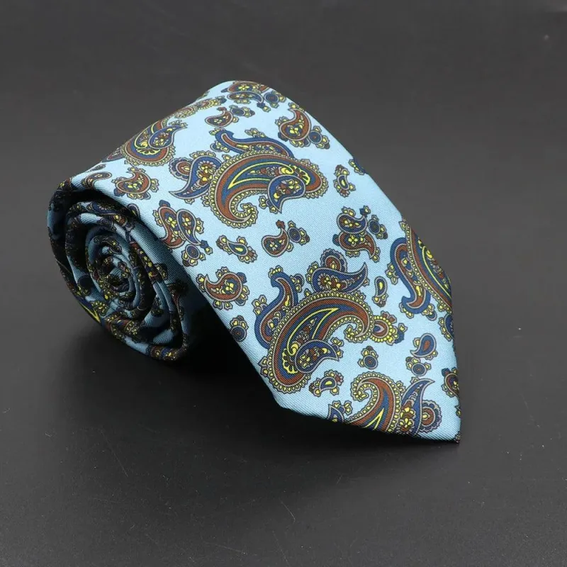 Dijon  ·  corbata con estampado paisley azul cielo made by Barlovento de Biar