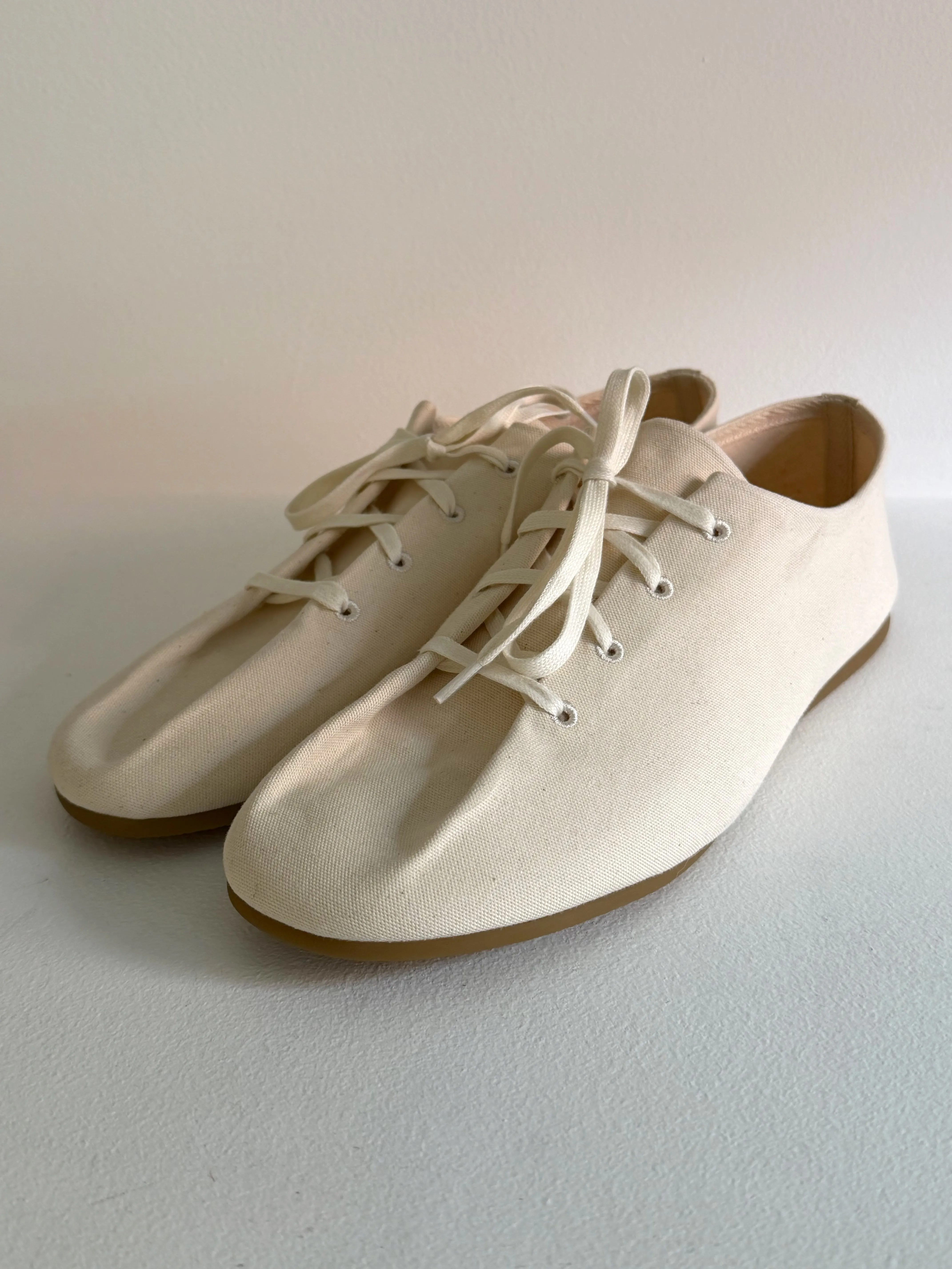 Souris Trainers sold by Ven. Space
