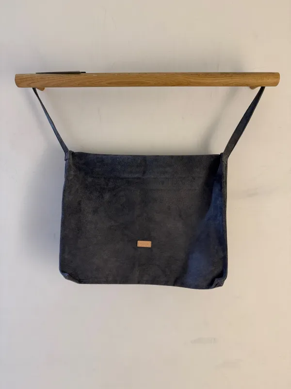 Big Flap Shoulder Bag Pig Suede UR-RB-PFB made by Hender Scheme