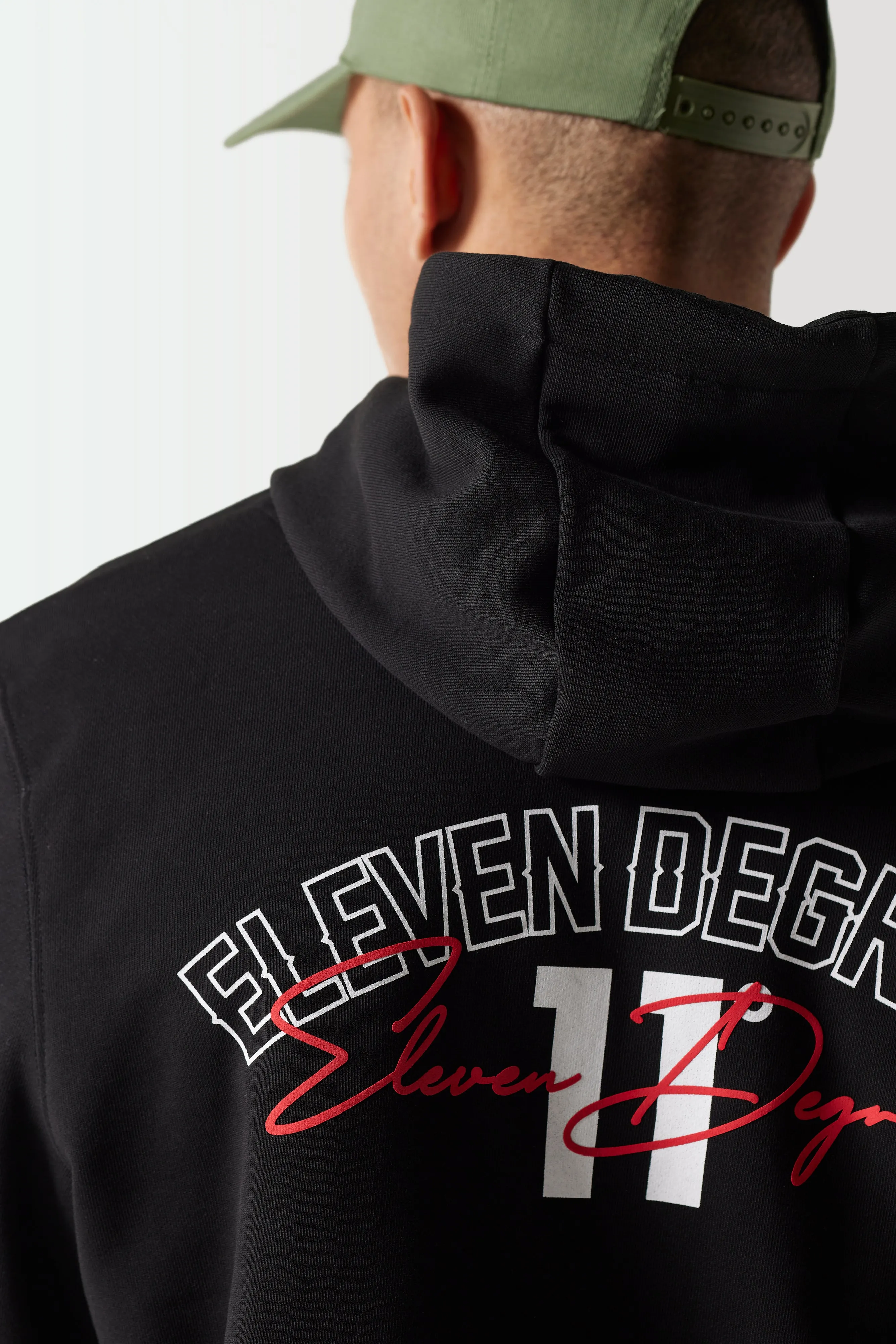 Sudadera Con Capucha Streetwear - Negra sold by Eleven degrees product image thumbnail 5